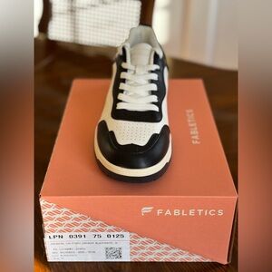 Women’s casual sneaker